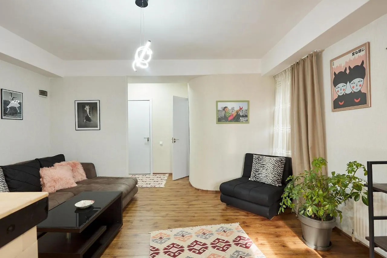 Charming Apartment On Odessa Street Тбилиси